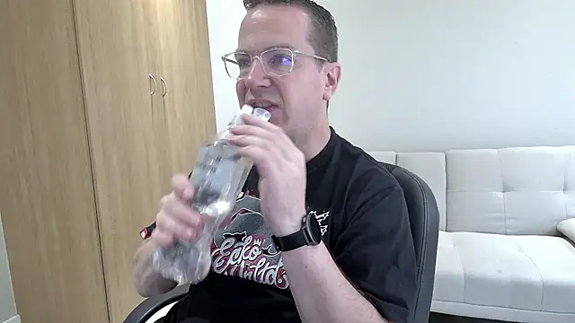 BrettJ81 online show from 11-28-25, 01:11