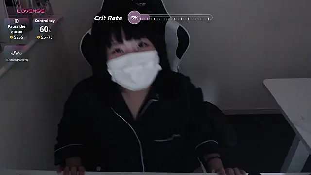 Snapshot of mimika0403 chatting on 10-29-25, 03:44 mimika0403 online show from 10-29-25, 03:44