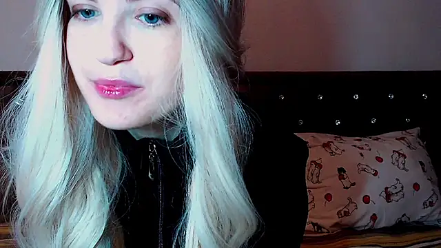 Snapshot of Sara4uu chatting on 09-14-25, 12:11 Sara4uu online show from 09-14-25, 12:11