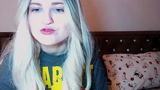Snapshot of Sara4uu chatting on 10-16-25, 11:35 Sara4uu online show from 10-16-25, 11:35