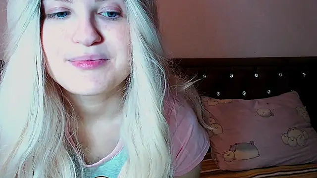 Snapshot of Sara4uu chatting on 09-26-25, 11:11 Sara4uu online show from 09-26-25, 11:11