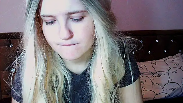 Sara4uu online show from 11-16-25, 11:52