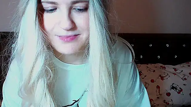 Snapshot of Sara4uu chatting on 10-07-25, 12:11 Sara4uu online show from 10-07-25, 12:11
