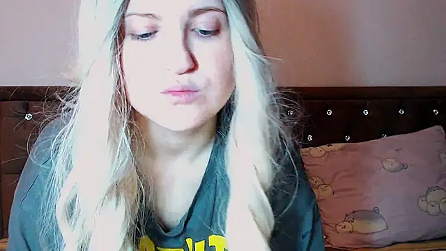Snapshot of Sara4uu chatting on 09-25-25, 11:33 Sara4uu online show from 09-25-25, 11:33