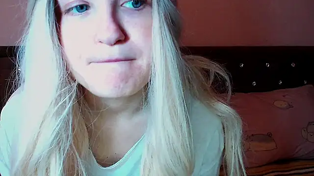 Snapshot of Sara4uu chatting on 10-03-25, 10:33 Sara4uu online show from 10-03-25, 10:33