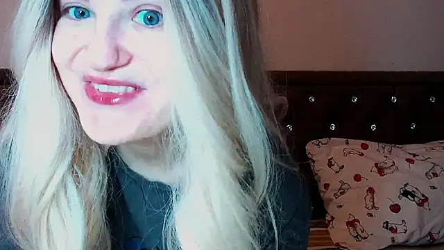 Snapshot of Sara4uu chatting on 10-17-25, 10:22 Sara4uu online show from 10-17-25, 10:22