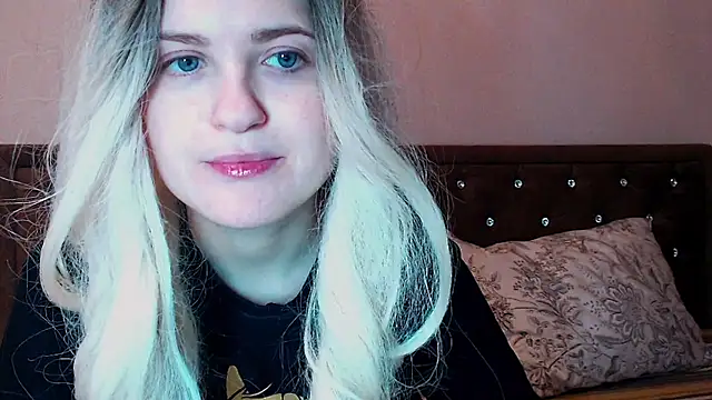 Snapshot of Sara4uu chatting on 02-08-25, 11:55 Sara4uu online show from 02-08-25, 11:55
