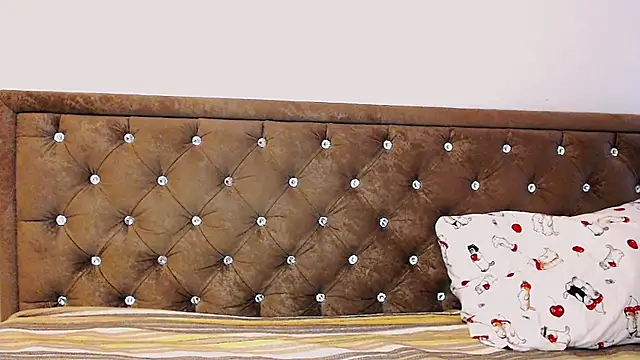 Sara4uu online show from 11-02-25, 07:24