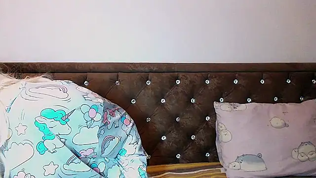 Snapshot of Sara4uu chatting on 09-23-25, 10:17 Sara4uu online show from 09-23-25, 10:17