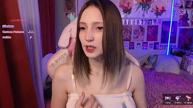 Snapshot of Evie_Ro chatting on 03-14-26, 01:11 Evie Ro online show from 03-14-26, 01:11