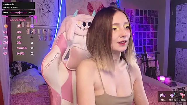 Snapshot of Evie_Ro chatting on 11-25-25, 09:48 Evie Ro online show from 11-25-25, 09:48