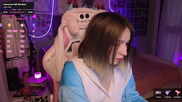 Snapshot of Evie_Ro chatting on 09-27-25, 08:04 Evie Ro online show from 09-27-25, 08:04