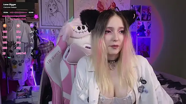 Snapshot of Evie_Ro chatting on 02-19-25, 11:36 Evie Ro online show from 02-19-25, 11:36