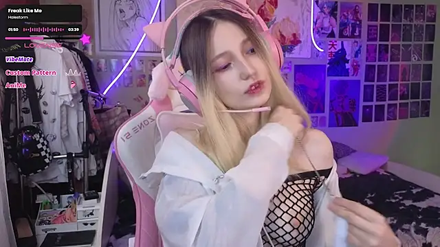 Snapshot of Evie_Ro chatting on 03-03-25, 07:35 Evie Ro online show from 03-03-25, 07:35