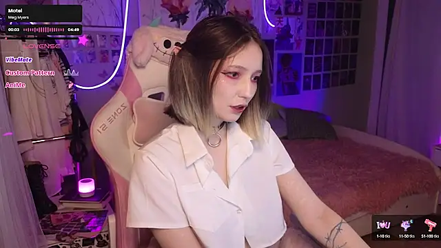 Snapshot of Evie_Ro chatting on 10-11-25, 02:56 Evie Ro online show from 10-11-25, 02:56