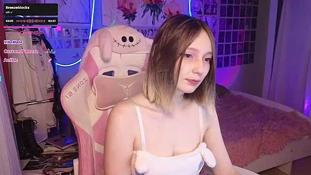 Snapshot of Evie_Ro chatting on 10-12-25, 08:54 Evie Ro online show from 10-12-25, 08:54