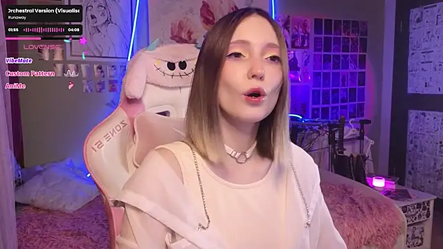 Snapshot of Evie_Ro chatting on 11-29-25, 09:15 Evie Ro online show from 11-29-25, 09:15