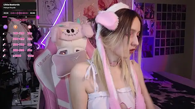 Snapshot of Evie_Ro chatting on 03-19-25, 11:03 Evie Ro online show from 03-19-25, 11:03