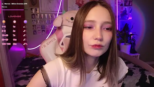 Snapshot of Evie_Ro chatting on 05-03-26, 08:34 Evie Ro online show from 05-03-26, 08:34
