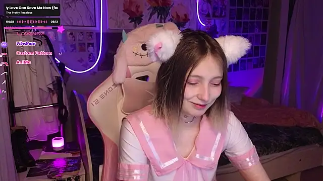 Snapshot of Evie_Ro chatting on 09-19-25, 12:36 Evie Ro online show from 09-19-25, 12:36