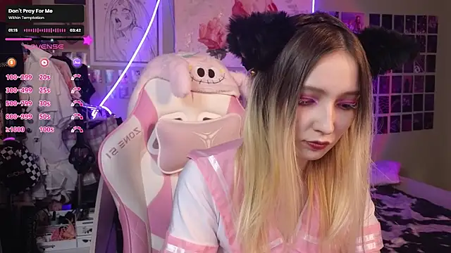 Snapshot of Evie_Ro chatting on 03-18-25, 08:59 Evie Ro online show from 03-18-25, 08:59