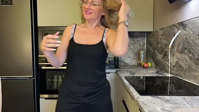 mommy nadin online show from 10-13-25, 05:03