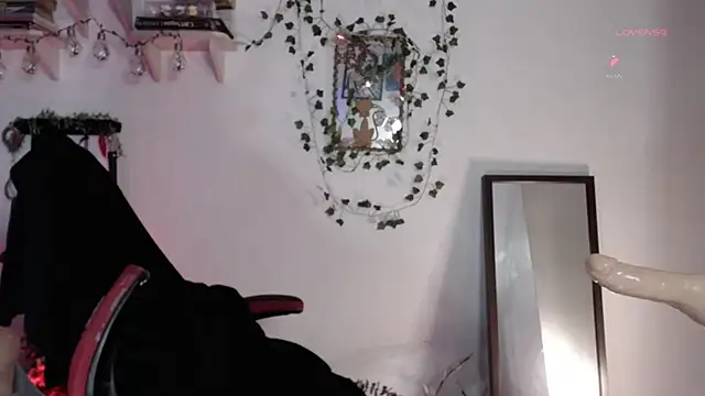 Snapshot of Eve_Blue77 chatting on 05-10-26, 02:37 Eve Blue77 online show from 05-10-26, 02:37