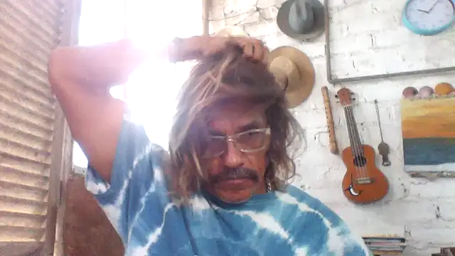 Snapshot of kvr27 chatting on 06-11-26, 02:47 kvr27 online show from 06-11-26, 02:47