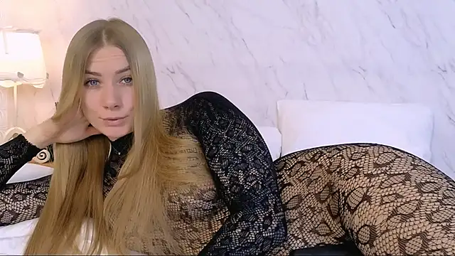 Snapshot of LOLALEWIS chatting on 02-12-26, 01:27 LOLALEWIS online show from 02-12-26, 01:27