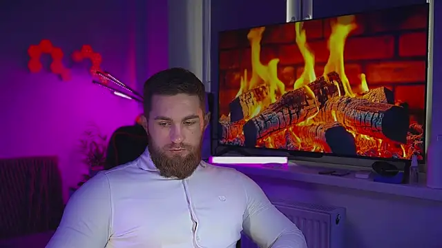 Snapshot of Sweeet__boy chatting on 02-18-26, 08:44 Sweeet boy online show from 02-18-26, 08:44