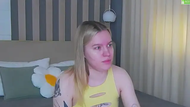 Snapshot of AmaliaBell chatting on 05-19-26, 01:18 AmaliaBell online show from 05-19-26, 01:18