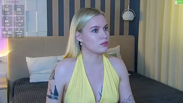 Snapshot of AmaliaBell chatting on 07-18-26, 01:20 AmaliaBell online show from 07-18-26, 01:20