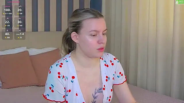 Snapshot of AmaliaBell chatting on 03-17-26, 01:03 AmaliaBell online show from 03-17-26, 01:03