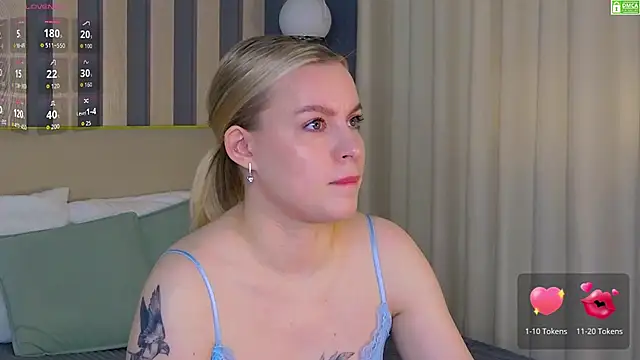 Snapshot of AmaliaBell chatting on 04-17-26, 01:03 AmaliaBell online show from 04-17-26, 01:03