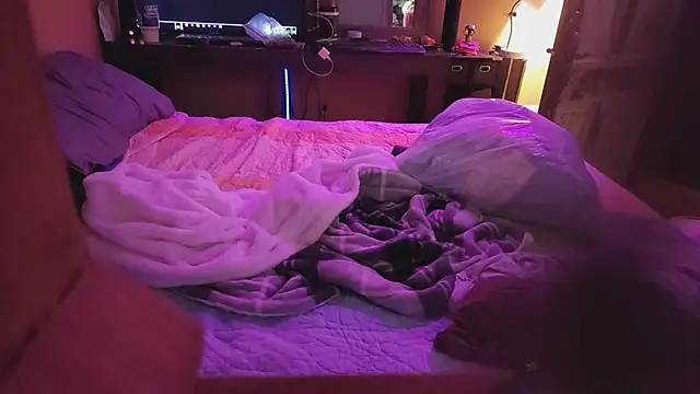 leahcimnikral online show from 04-22-26, 01:23