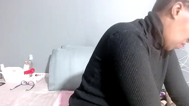 Snapshot of graciousxxx chatting on 05-18-26, 05:45 graciousxxx online show from 05-18-26, 05:45