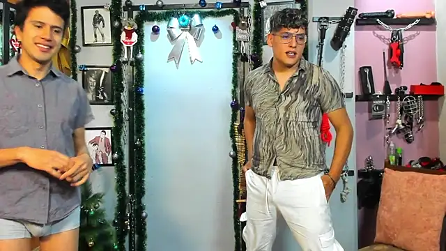 Snapshot of dom2travelersss chatting on 12-31-24, 04:04 dom2travelersss online show from 12-31-24, 04:04