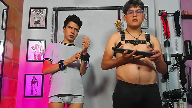 Snapshot of dom2travelersss chatting on 02-20-25, 04:58 dom2travelersss online show from 02-20-25, 04:58