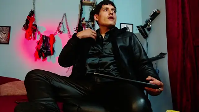 dom2travelersss online show from 04-16-26, 07:47