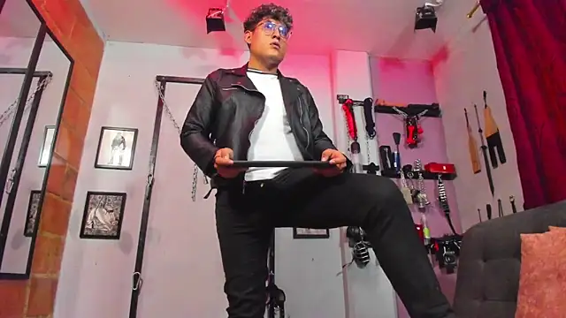 Snapshot of dom2travelersss chatting on 03-02-25, 06:57 dom2travelersss online show from 03-02-25, 06:57