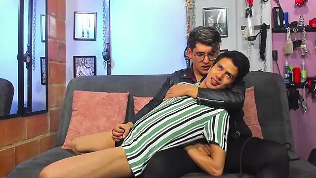 Snapshot of dom2travelersss chatting on 03-07-25, 01:40 dom2travelersss online show from 03-07-25, 01:40