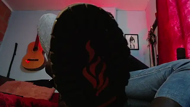 Snapshot of dom2travelersss chatting on 09-18-25, 09:07 dom2travelersss online show from 09-18-25, 09:07