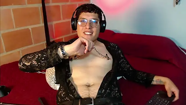 Snapshot of dom2travelersss chatting on 09-11-25, 04:23 dom2travelersss online show from 09-11-25, 04:23