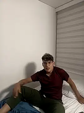 Snapshot of dom2travelersss chatting on 01-16-25, 03:34 dom2travelersss online show from 01-16-25, 03:34