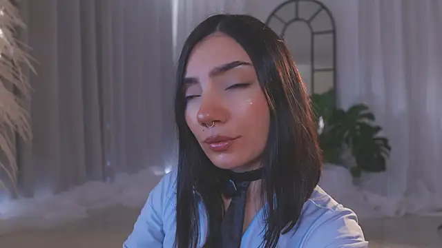 AmyArmstrong online show from 11-22-25, 10:19