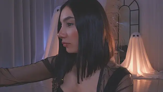 AmyArmstrong online show from 10-27-25, 07:59