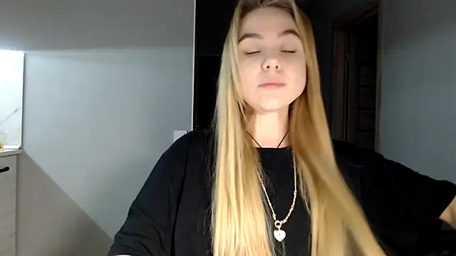 Snapshot of Sunbeam_ chatting on 12-05-24, 11:01 Sunbeam online show from 12-05-24, 11:01