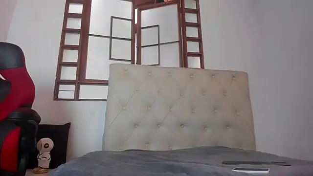 Snapshot of oliver_price1 chatting on 05-03-26, 02:09 oliver price1 online show from 05-03-26, 02:09