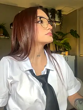 Snapshot of DaniDusan_ chatting on 09-08-25, 05:45 DaniDusan  online show from 09-08-25, 05:45