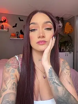 Snapshot of DaniDusan_ chatting on 10-29-25, 06:29 DaniDusan  online show from 10-29-25, 06:29